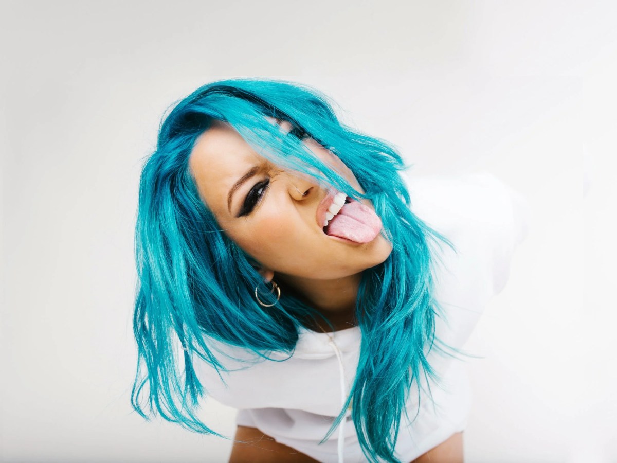 Album Review: Satellite — Charlotte&nbsp;Sands