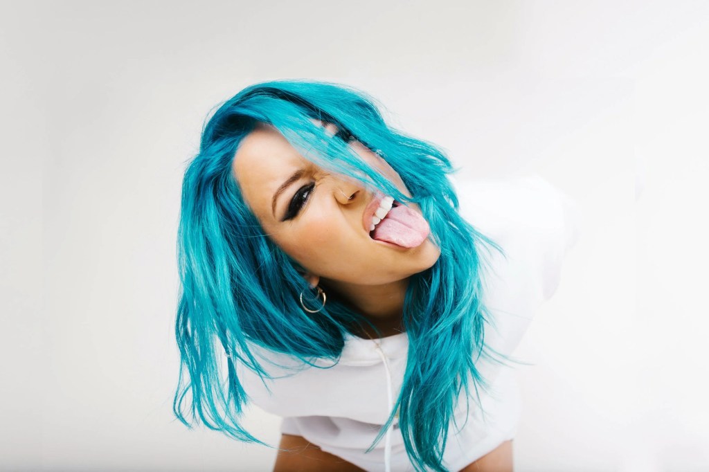 Album Review: Satellite — Charlotte&nbsp;Sands